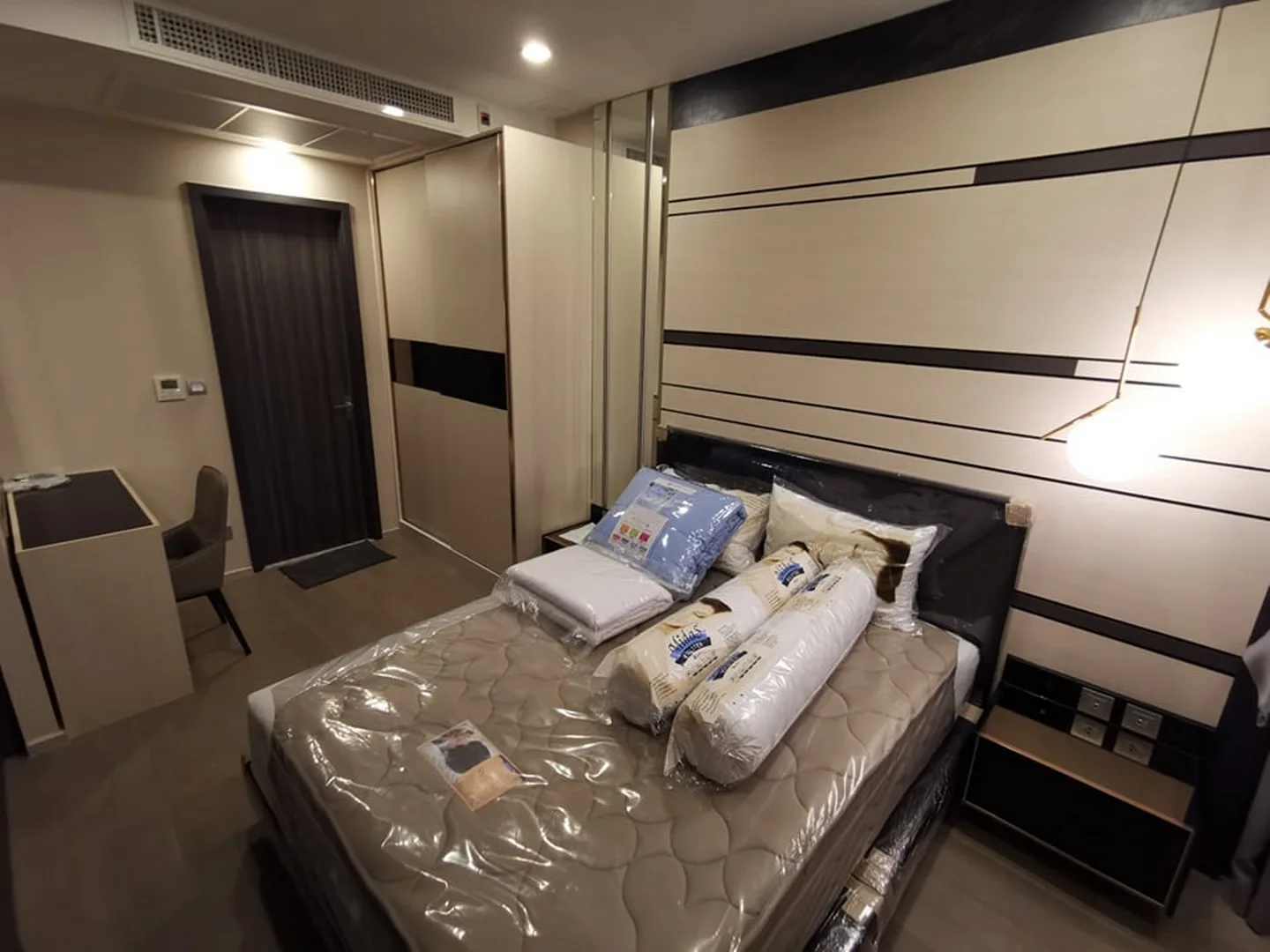 Property photos for Ashton Asoke