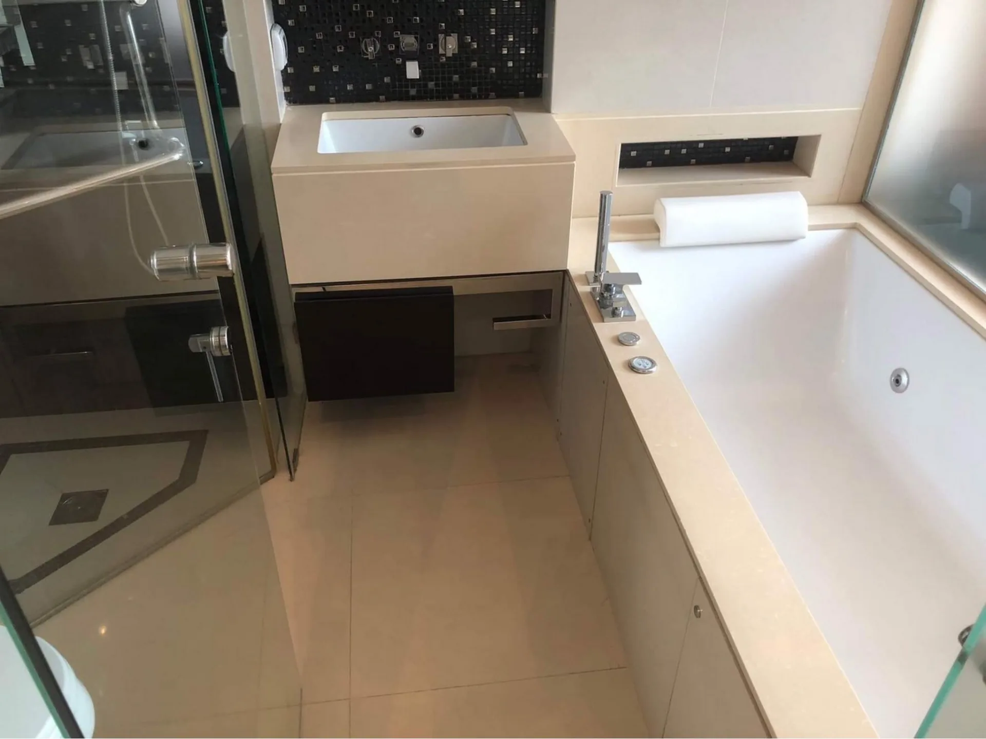 Property photos for The Address Sukhumvit 28