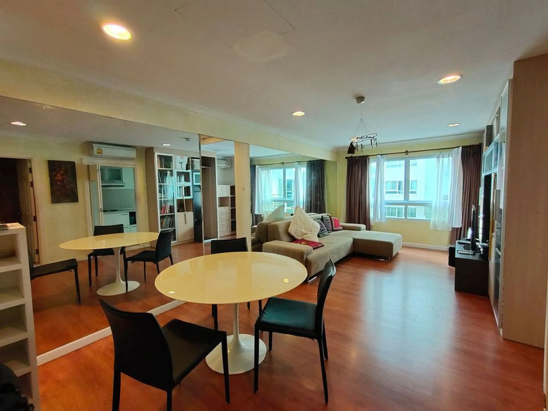 Property photos for Lumpini Suite Sukhumvit 41