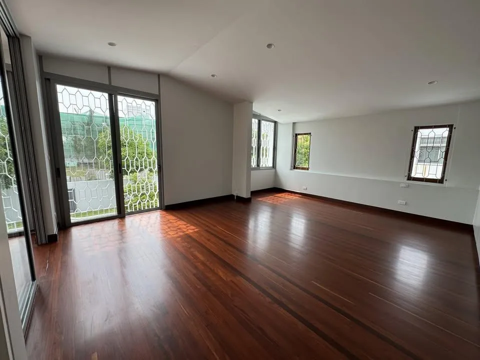 Property photos for Single House Ekk. 6