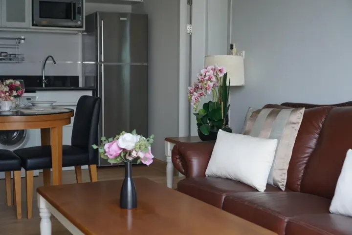 Property photos for Noble Refine