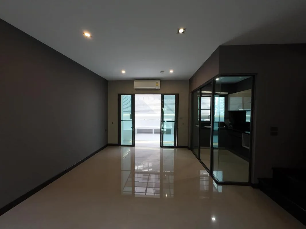 Property photos for The Landmark Ekamai-ramindra