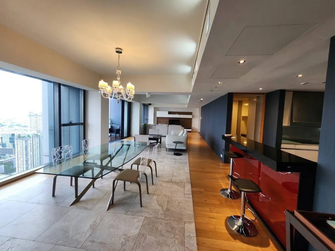 Property photos for The Met