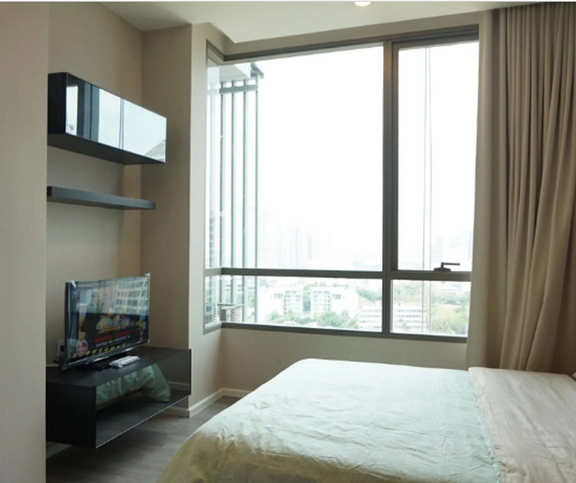 Property photos for The Room Sukhumvit 69
