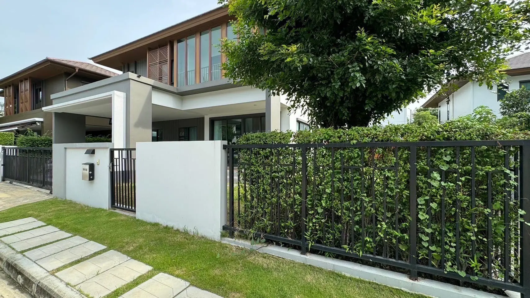 Property photos for Burasiri Pattanakarn