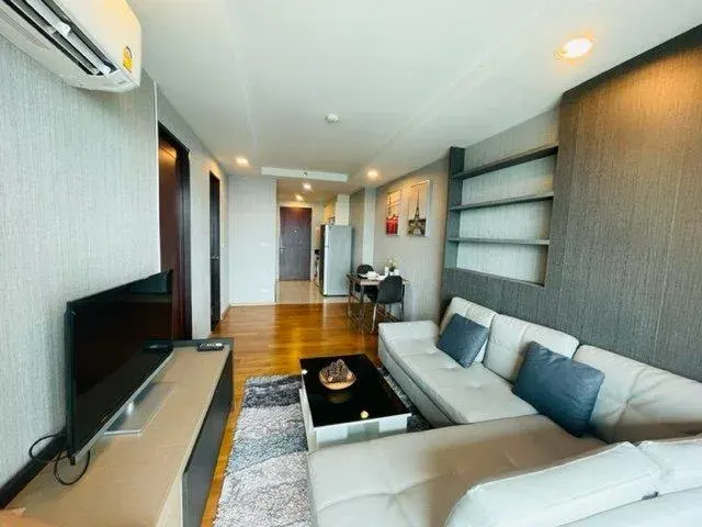 Property photos for THE LINE Phahonyothin Park