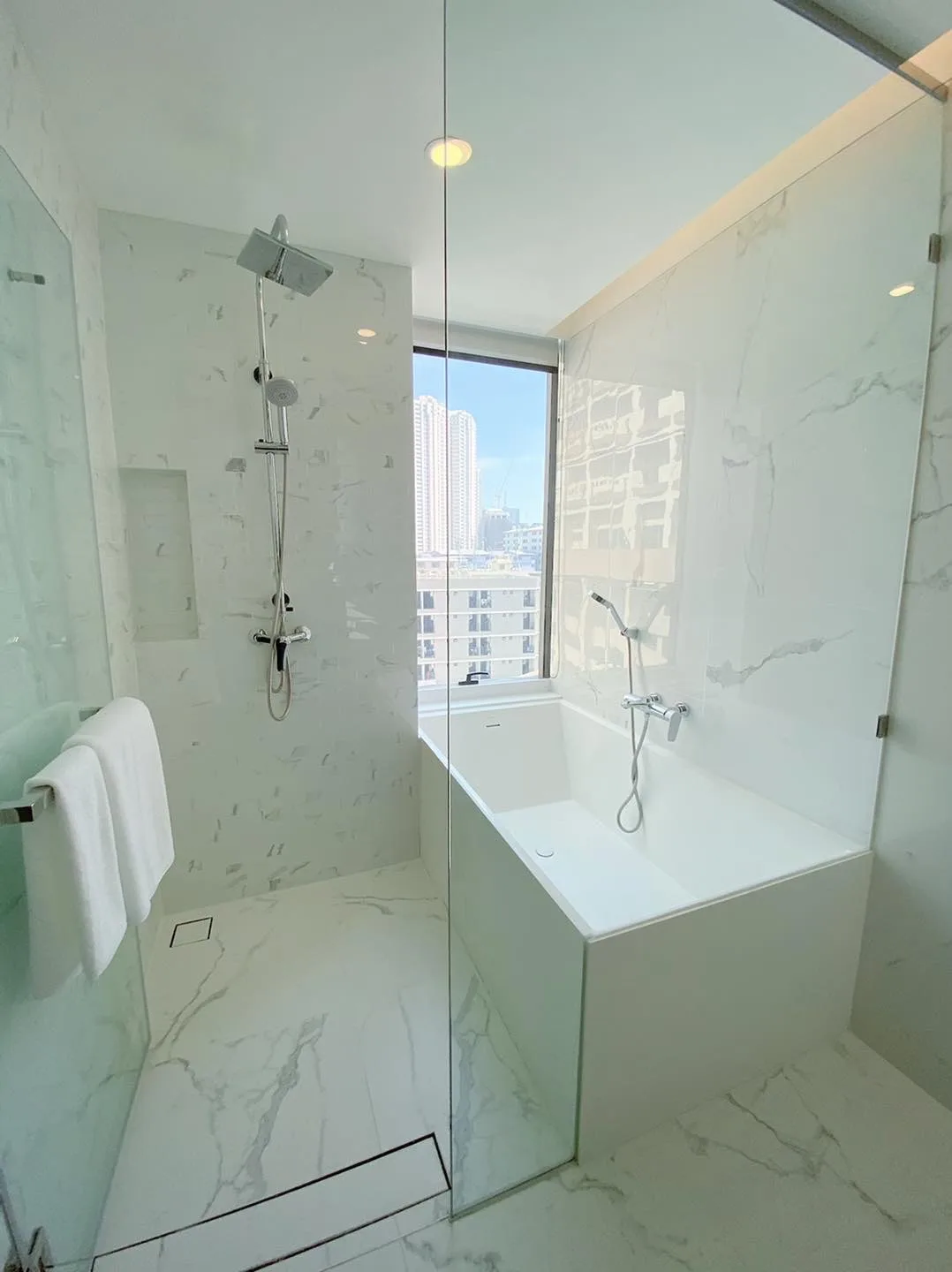 Property photos for Siamese Exclusive Queens