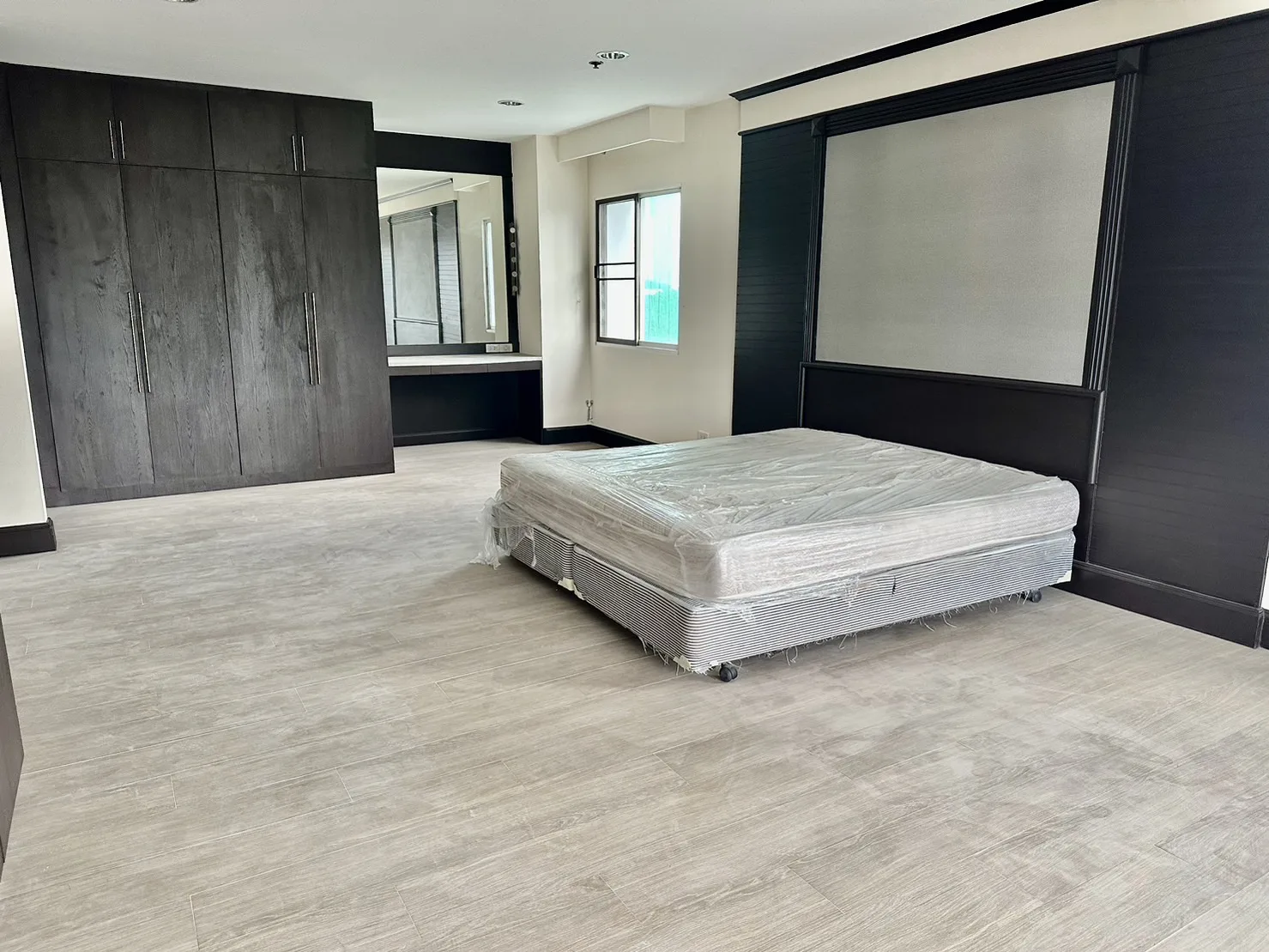 Property photos for 33 Tower