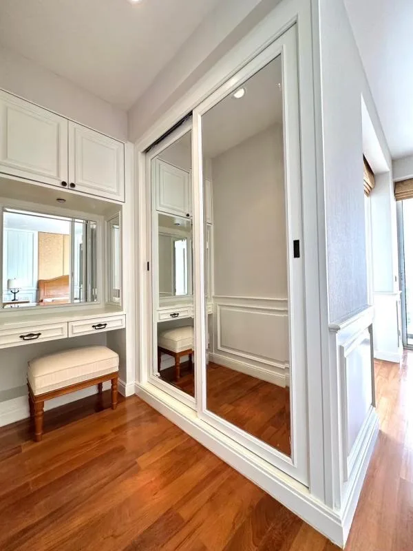 Property photos for Langsuan Ville