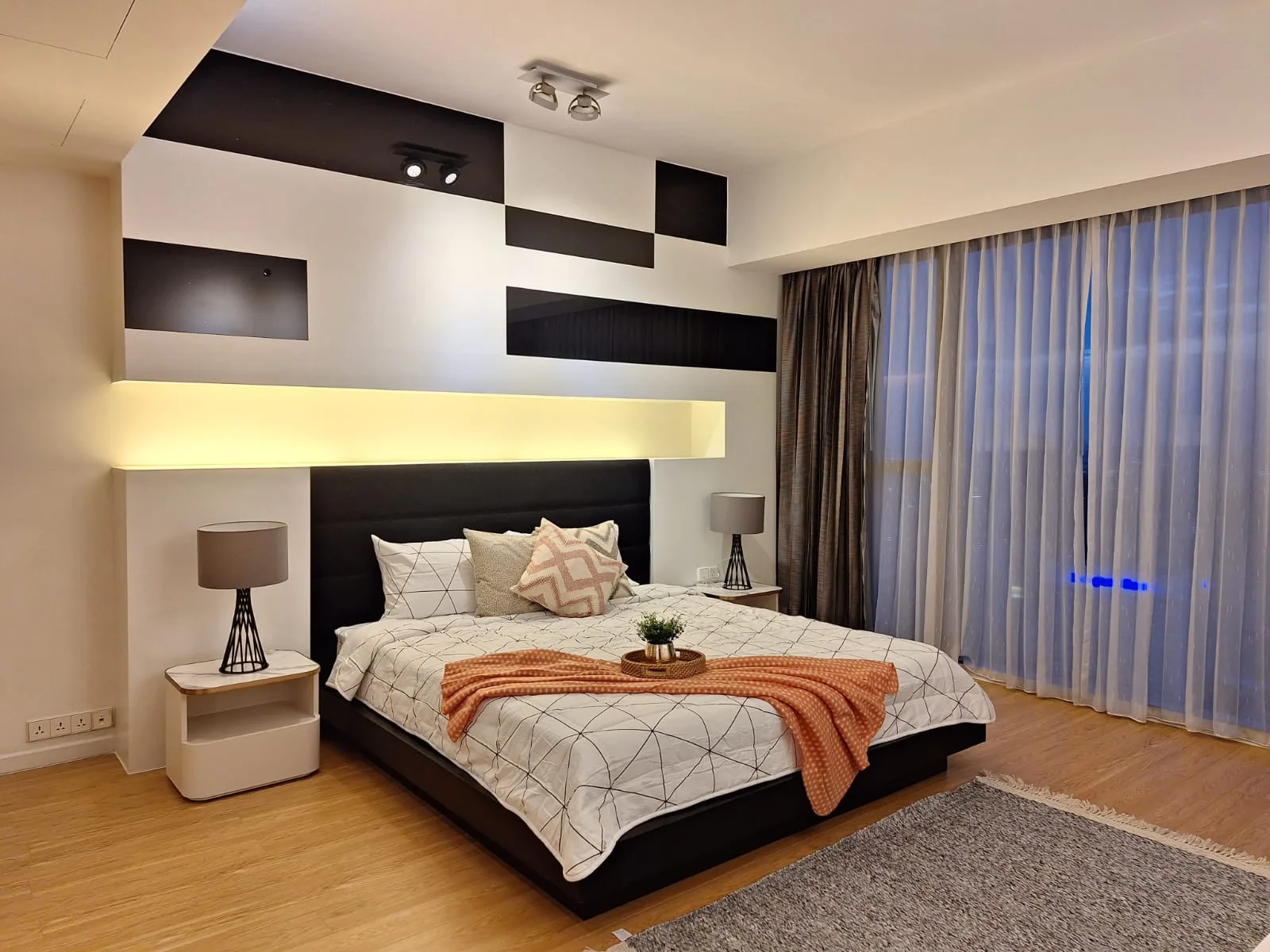 Property photos for The Met