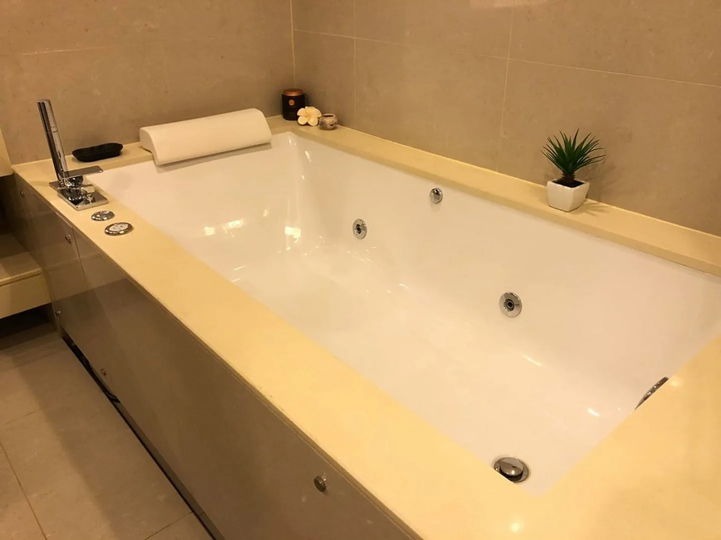 Property photos for The Address Asoke
