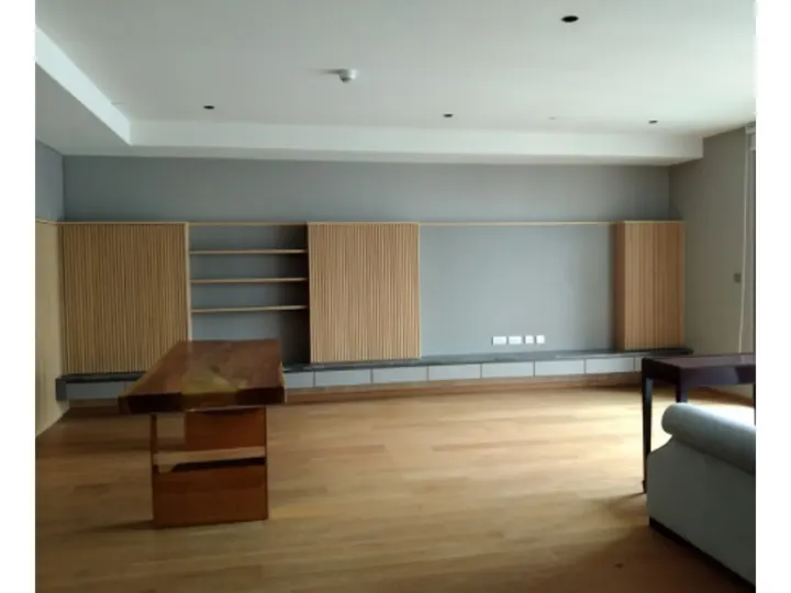 Property photos for Supreme Legend
