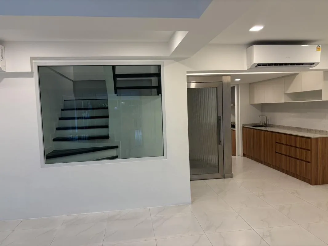 Property photos for Office 43/6 Soi Suk 11