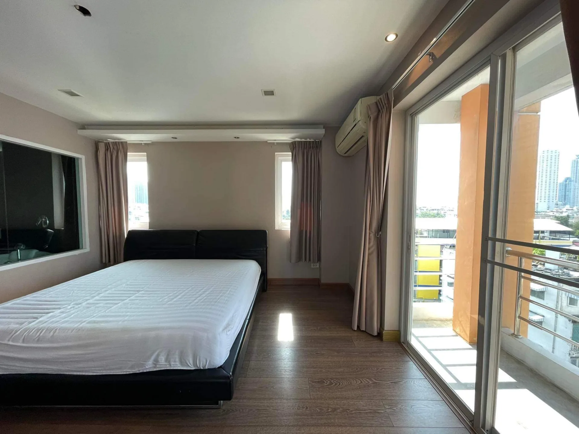 Property photos for Sompob House