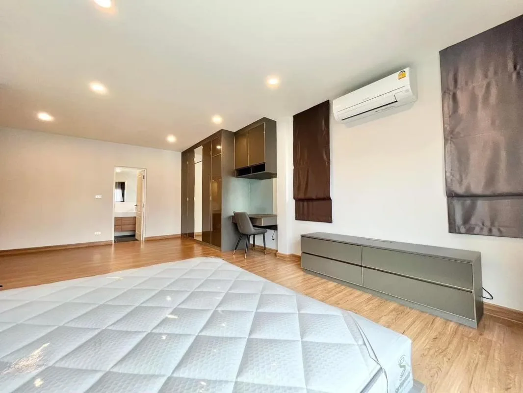 Property photos for Centro Phahol-viphawadee