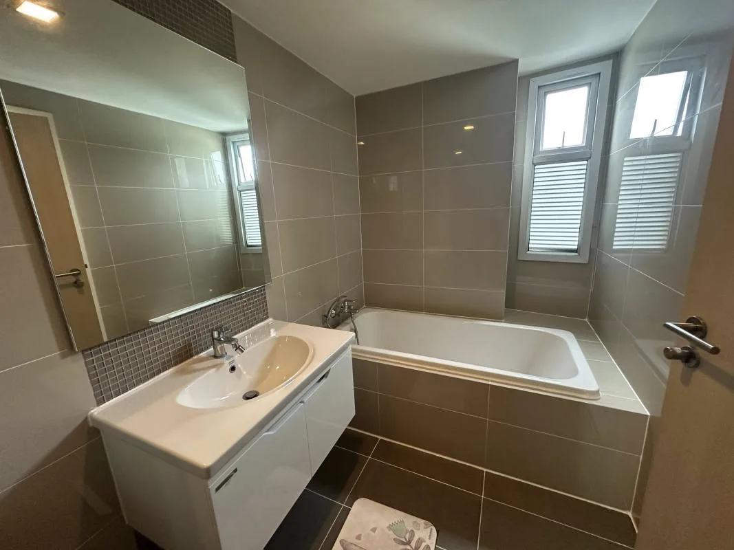 Property photos for Maestro 39