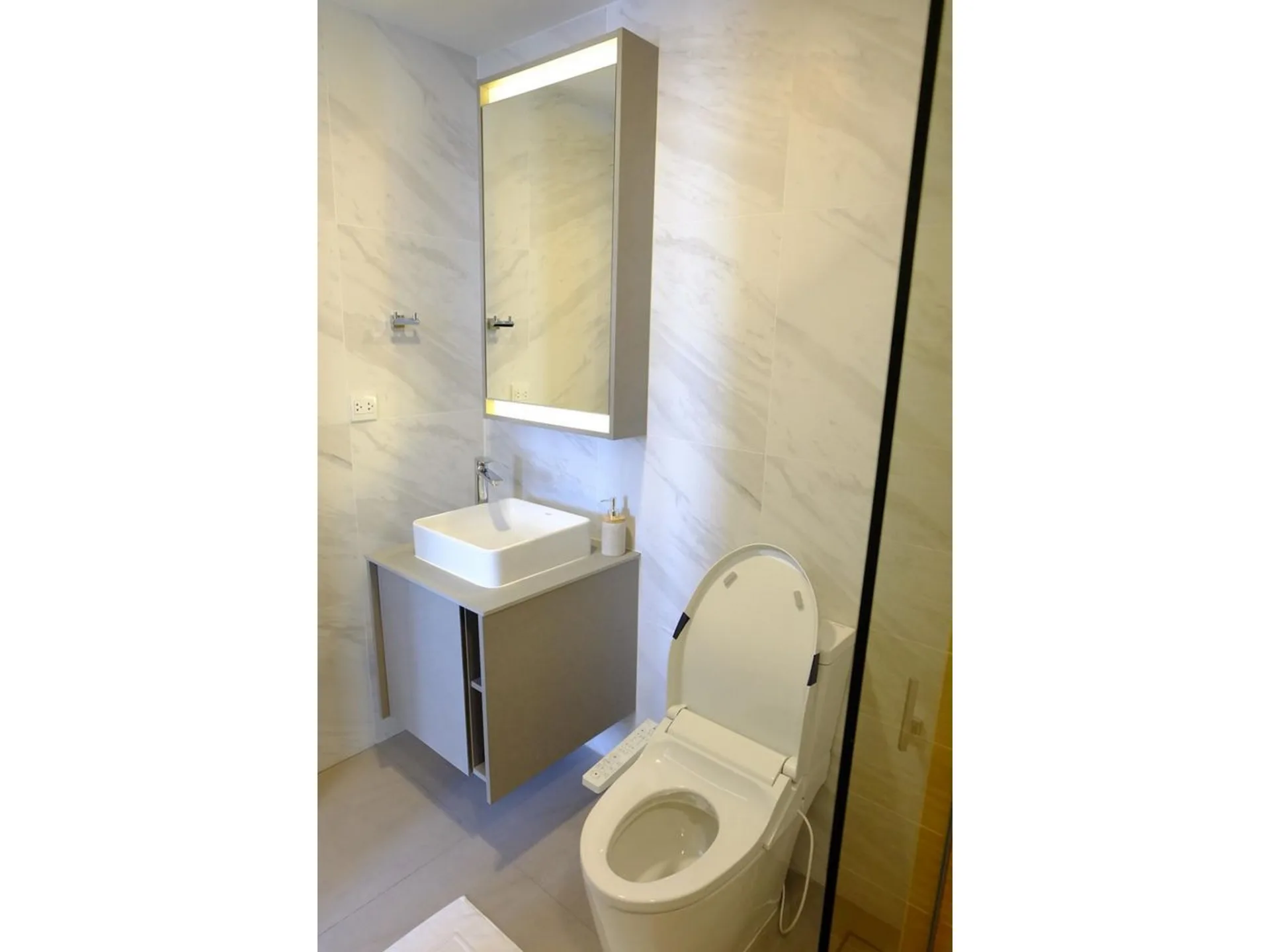 Property photos for Taka Haus Ekamai 12