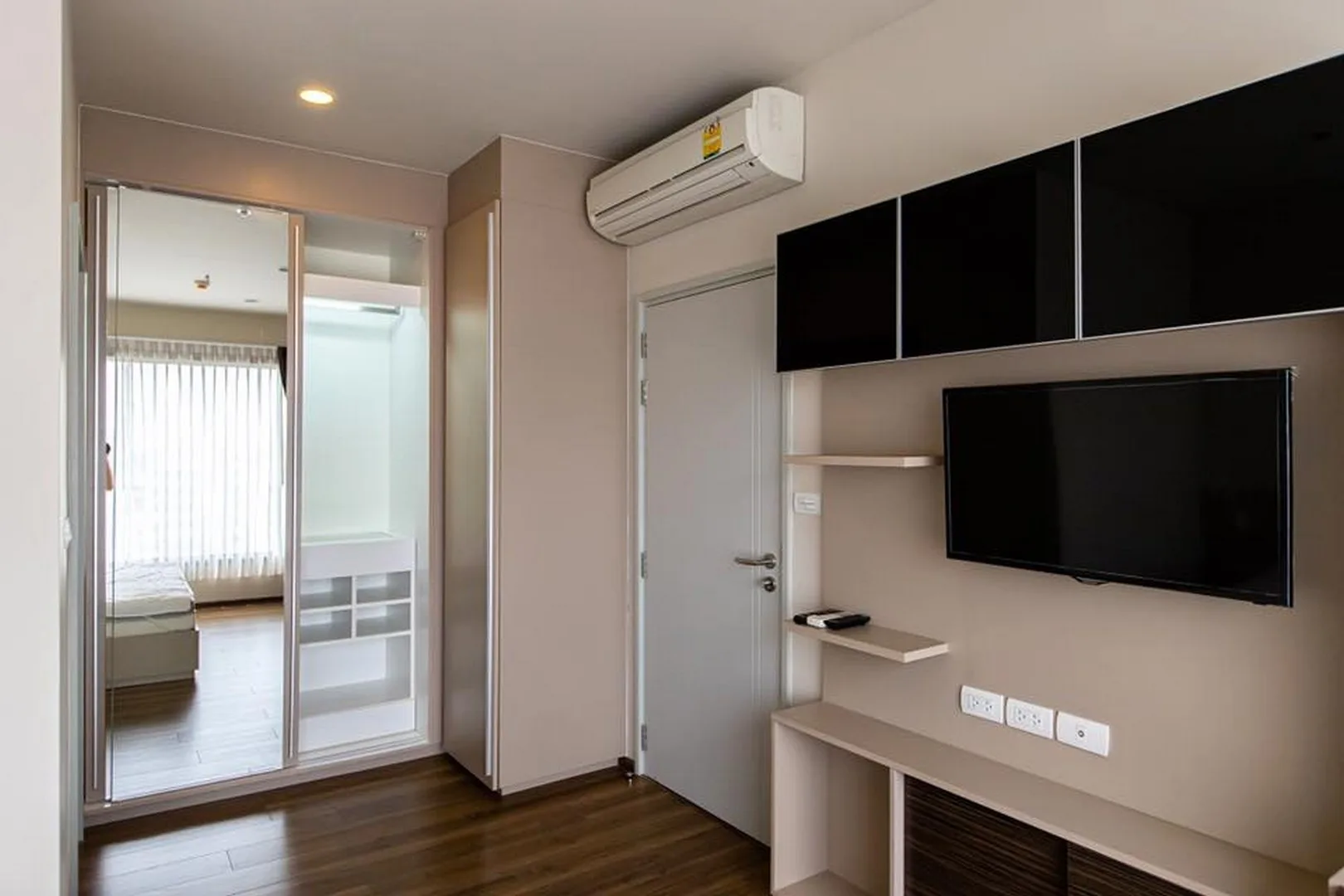 Property photos for Onyx Phaholyothin