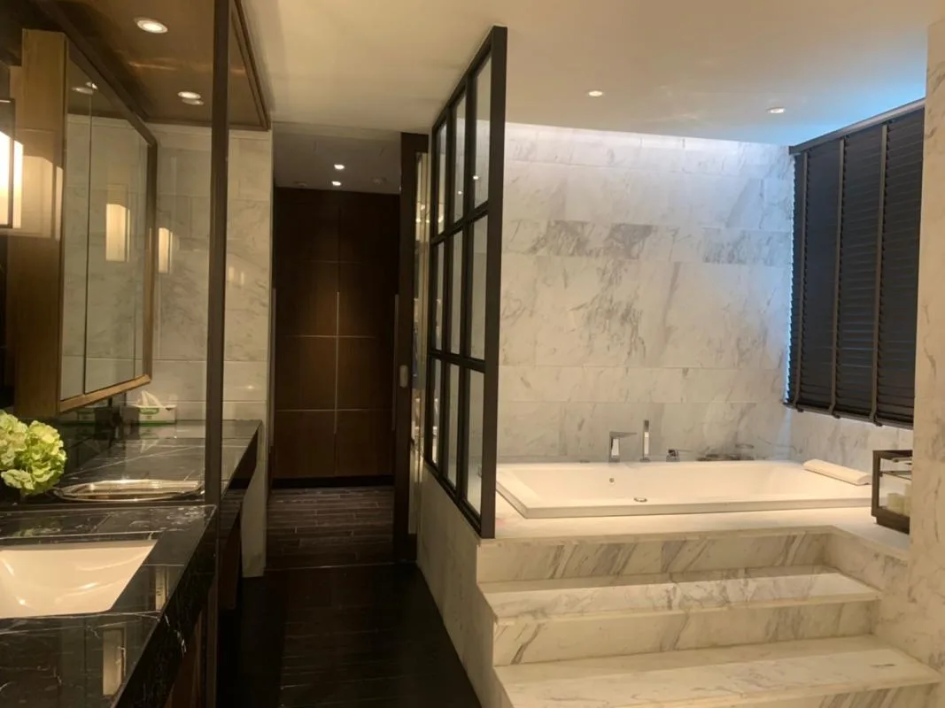 Property photos for The Crest Sukhumvit 24