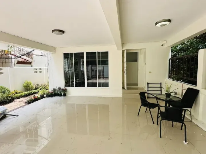 Property photos for Single House Suk. 31