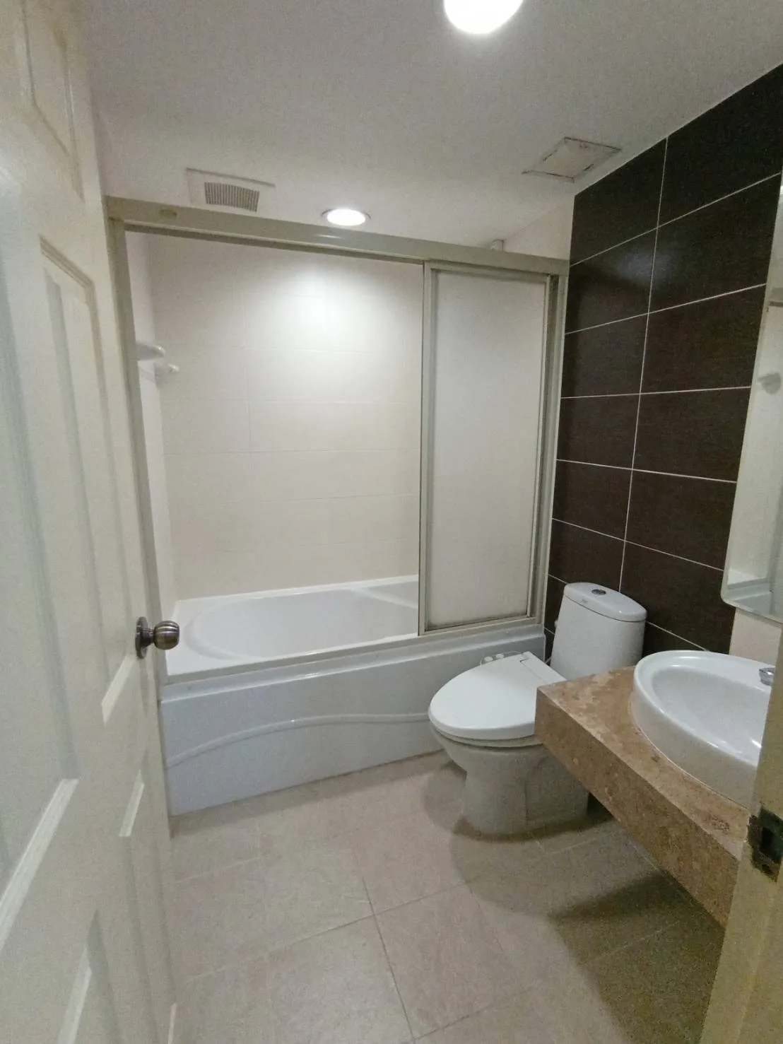 Property photos for Lumpini Suite Sukhumvit 41