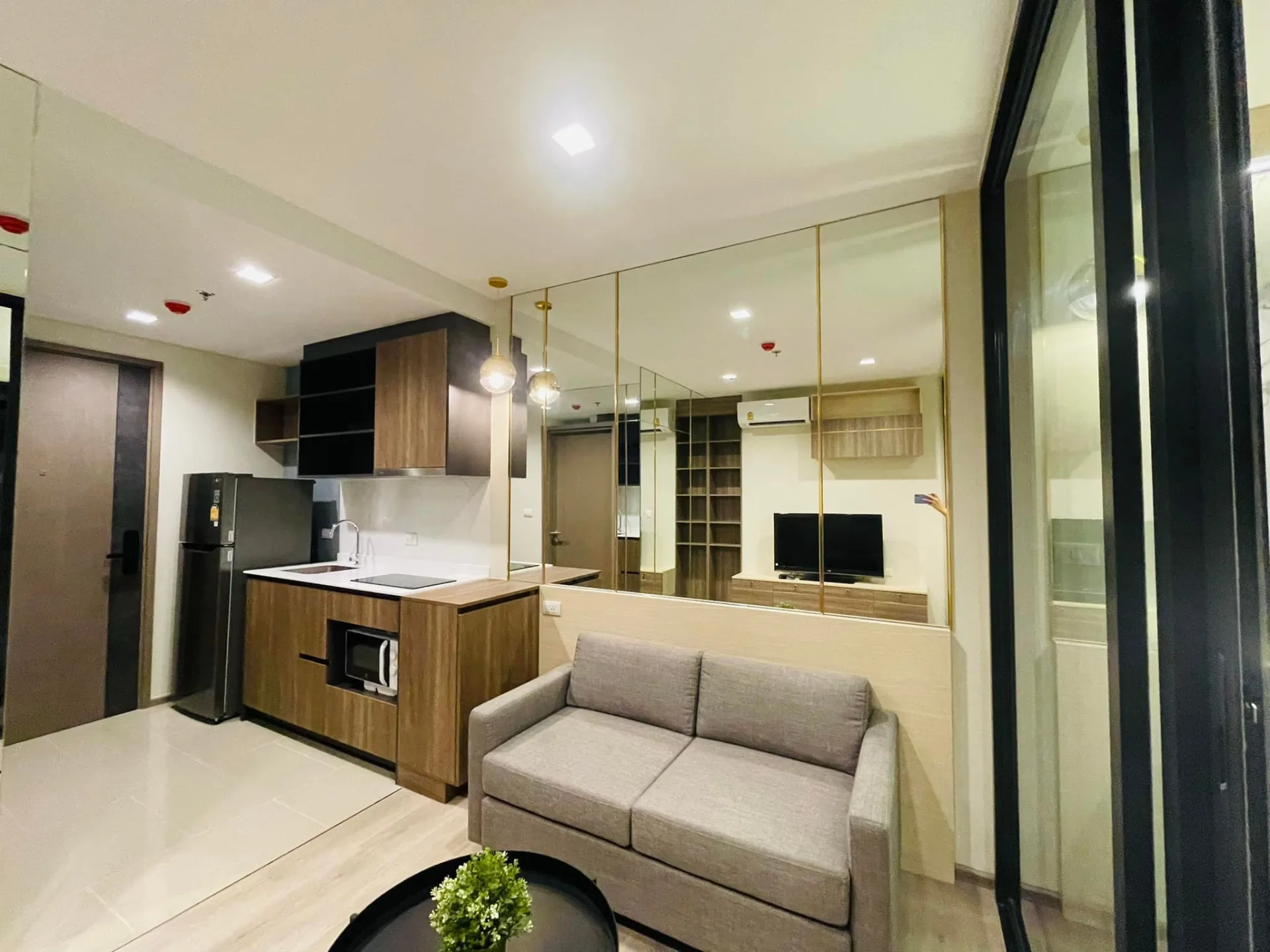 Property photos for THE LINE Phahonyothin Park