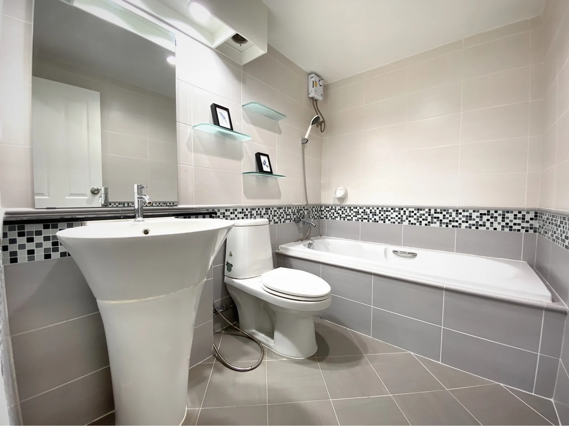 Property photos for The Waterford Sukhumvit 50 Onnut