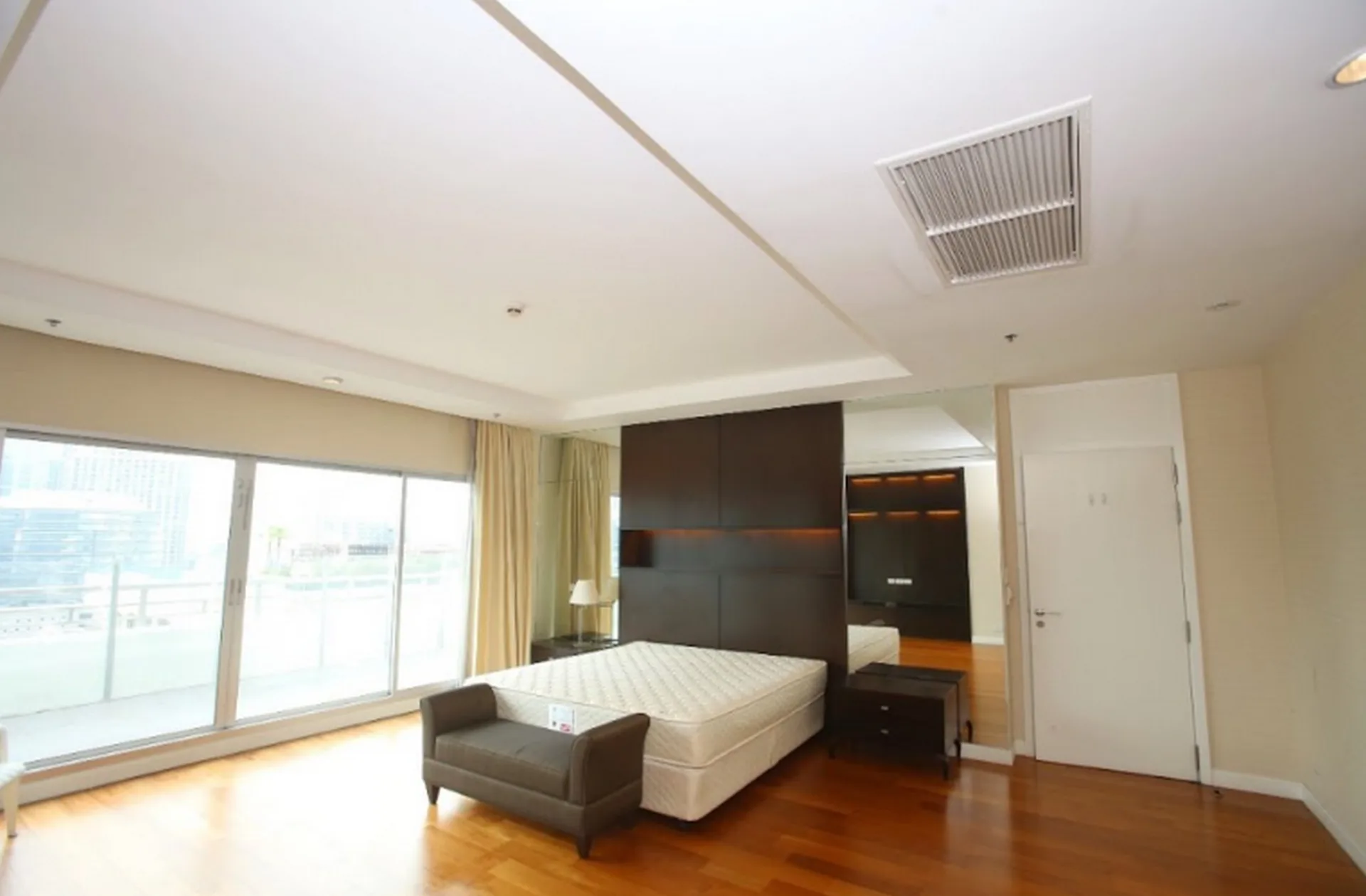 Property photos for Royal Residence Park