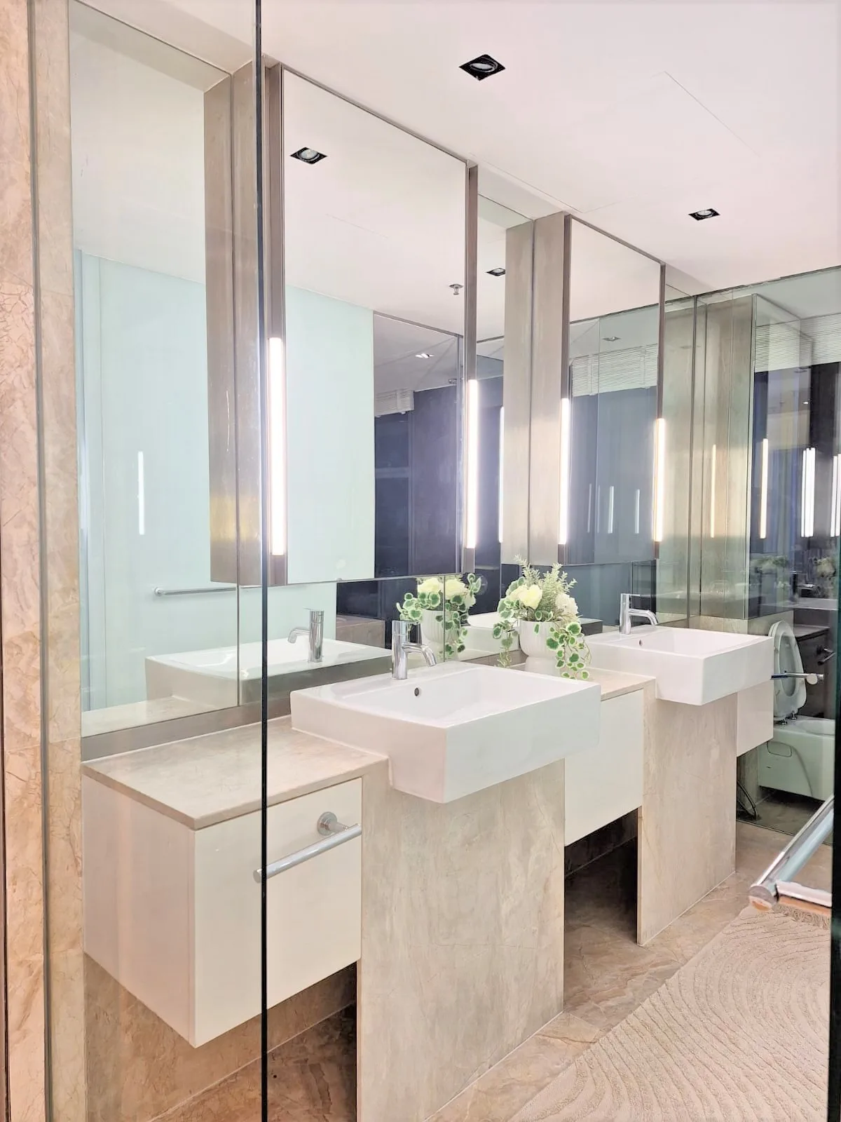 Property photos for The Met