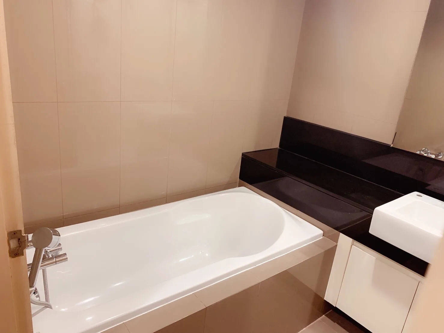 Property photos for Siri On 8