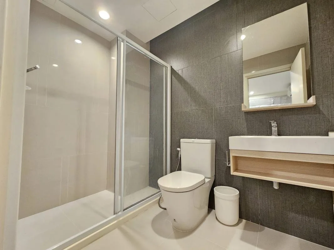 Property photos for The Key Sathorn - Charoenraj
