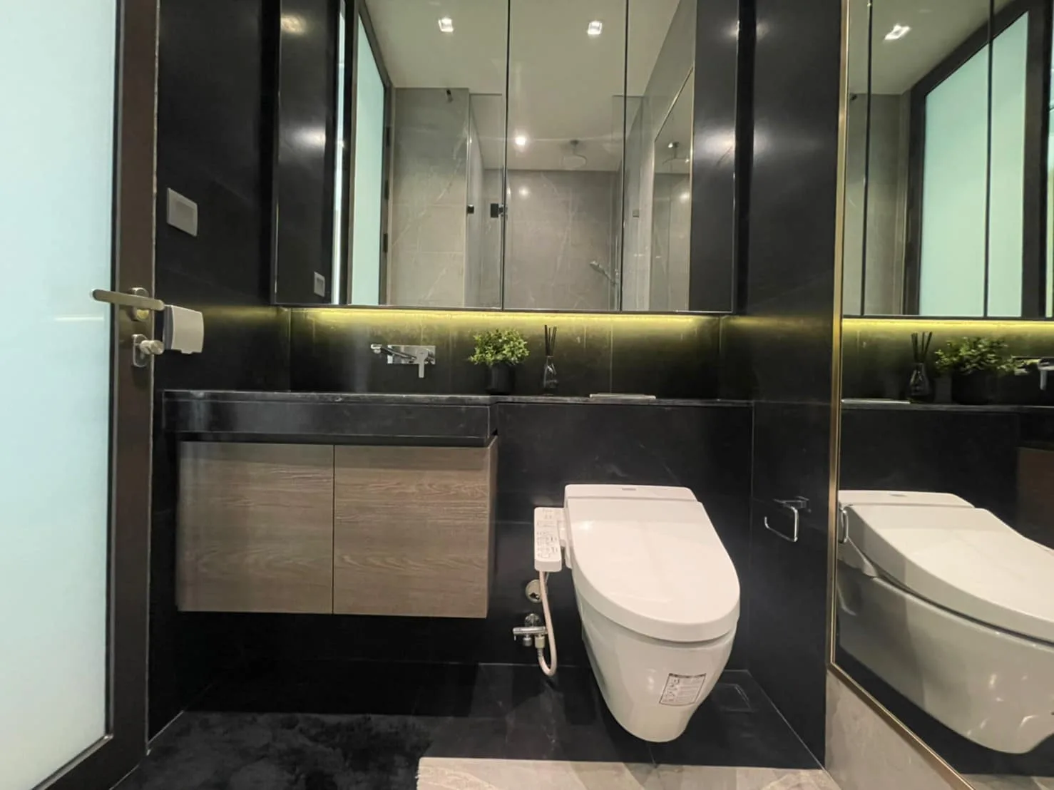 Property photos for 28 Chidlom