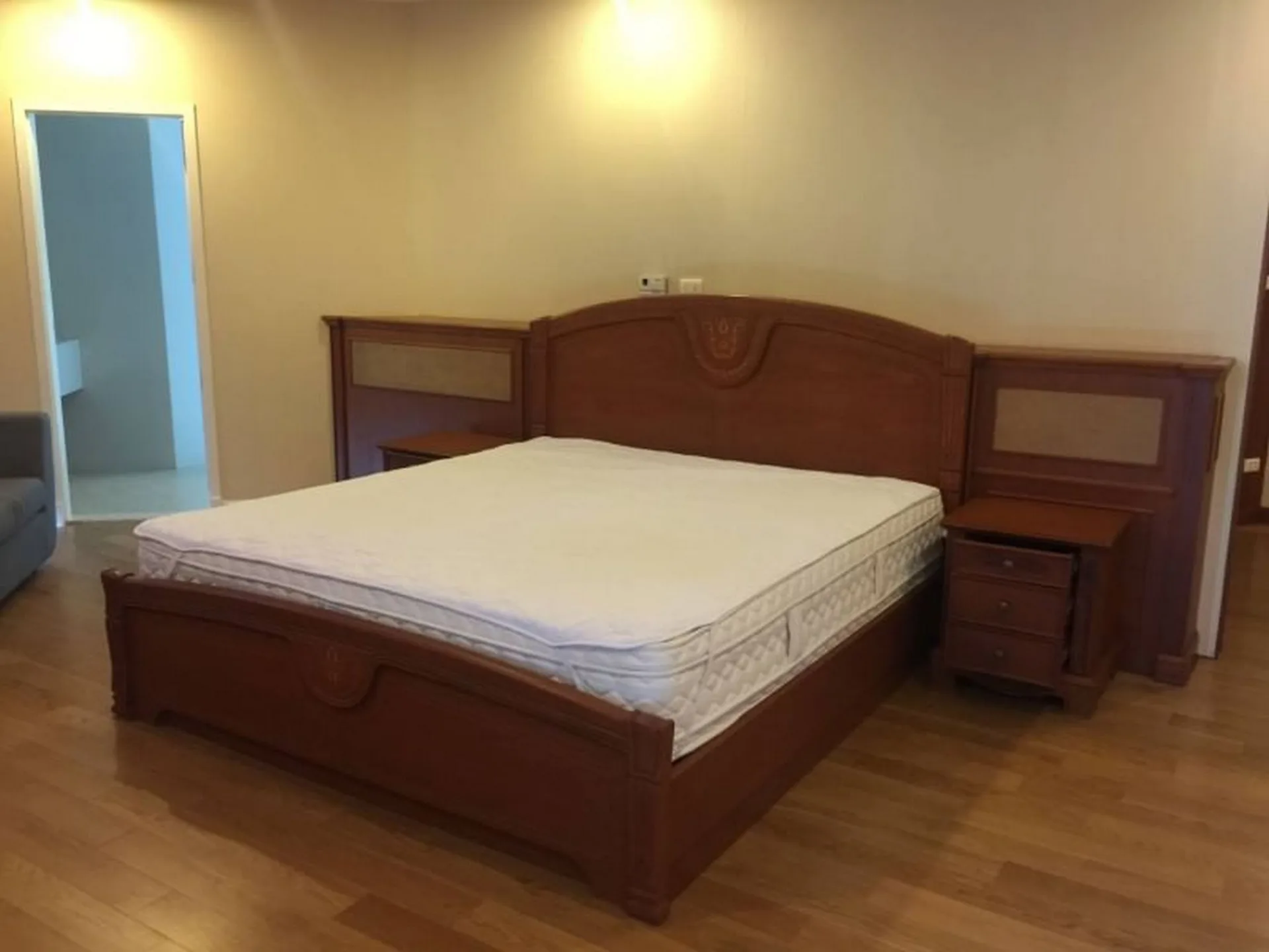 Property photos for Chamchuri Square Residence