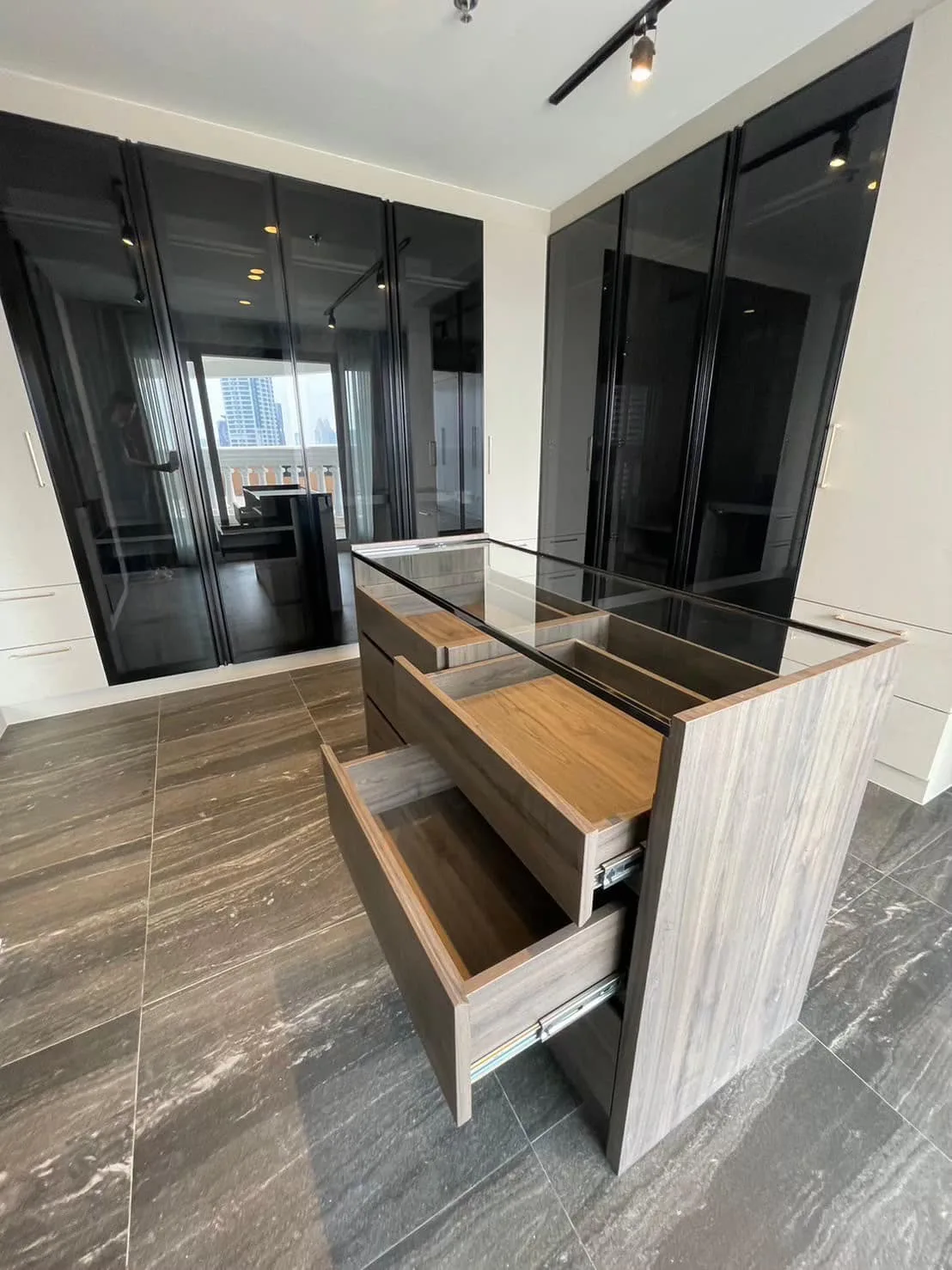 Property photos for State Tower