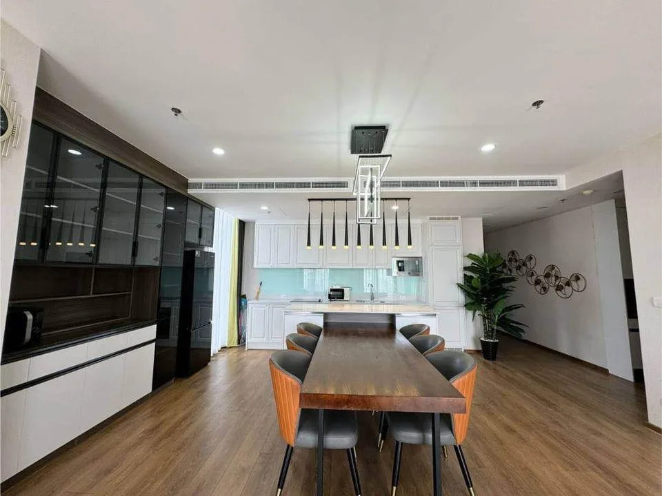 Property photos for Noble BE 33