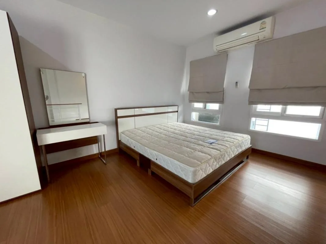 Property photos for Baan Klang Krung Sathon - Charoenrat