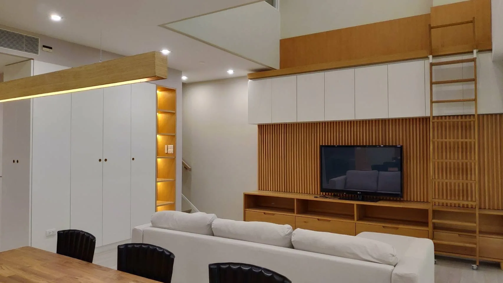 Property photos for The Room Sukhumvit 21