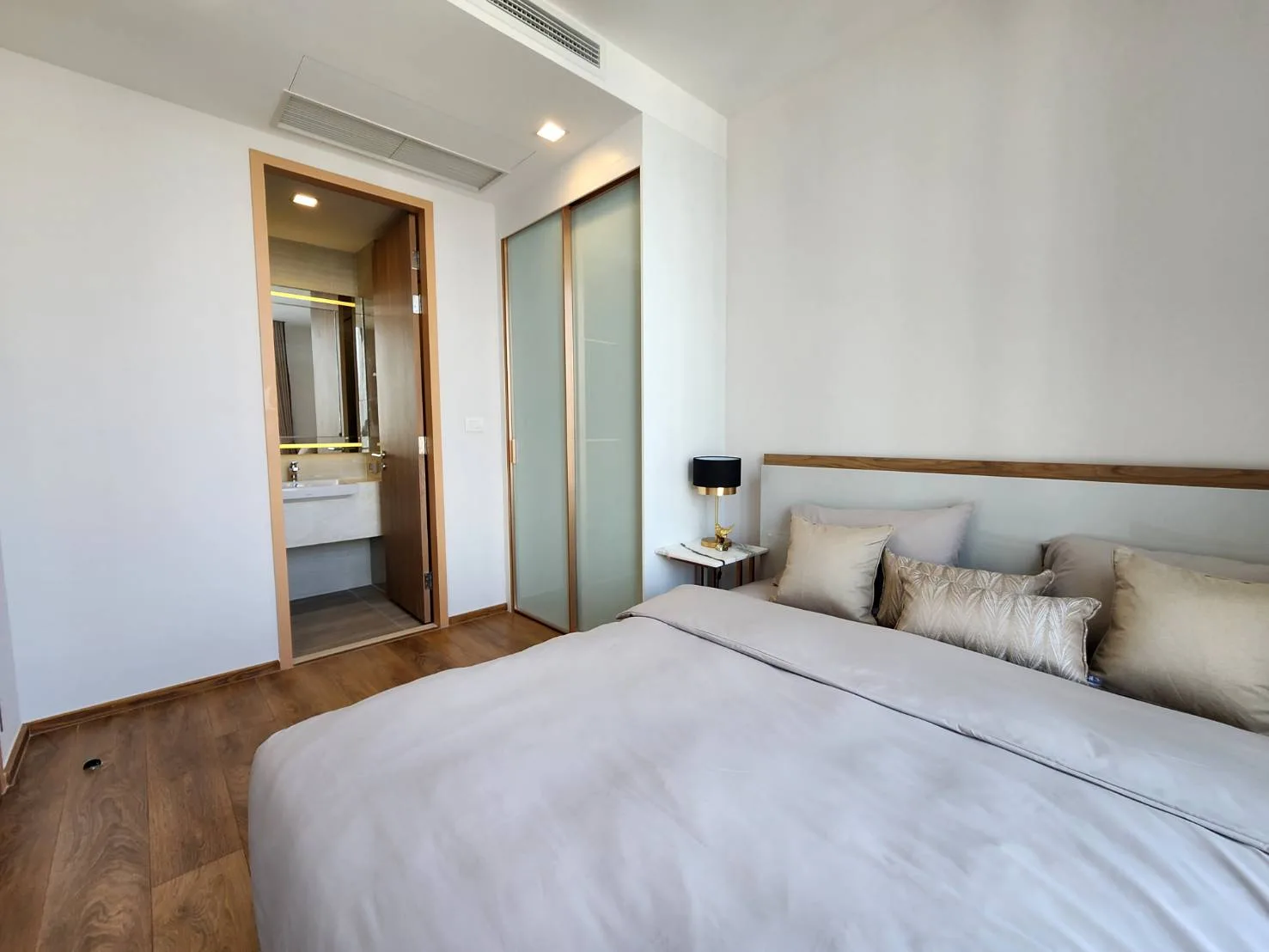 Property photos for Noble BE 33