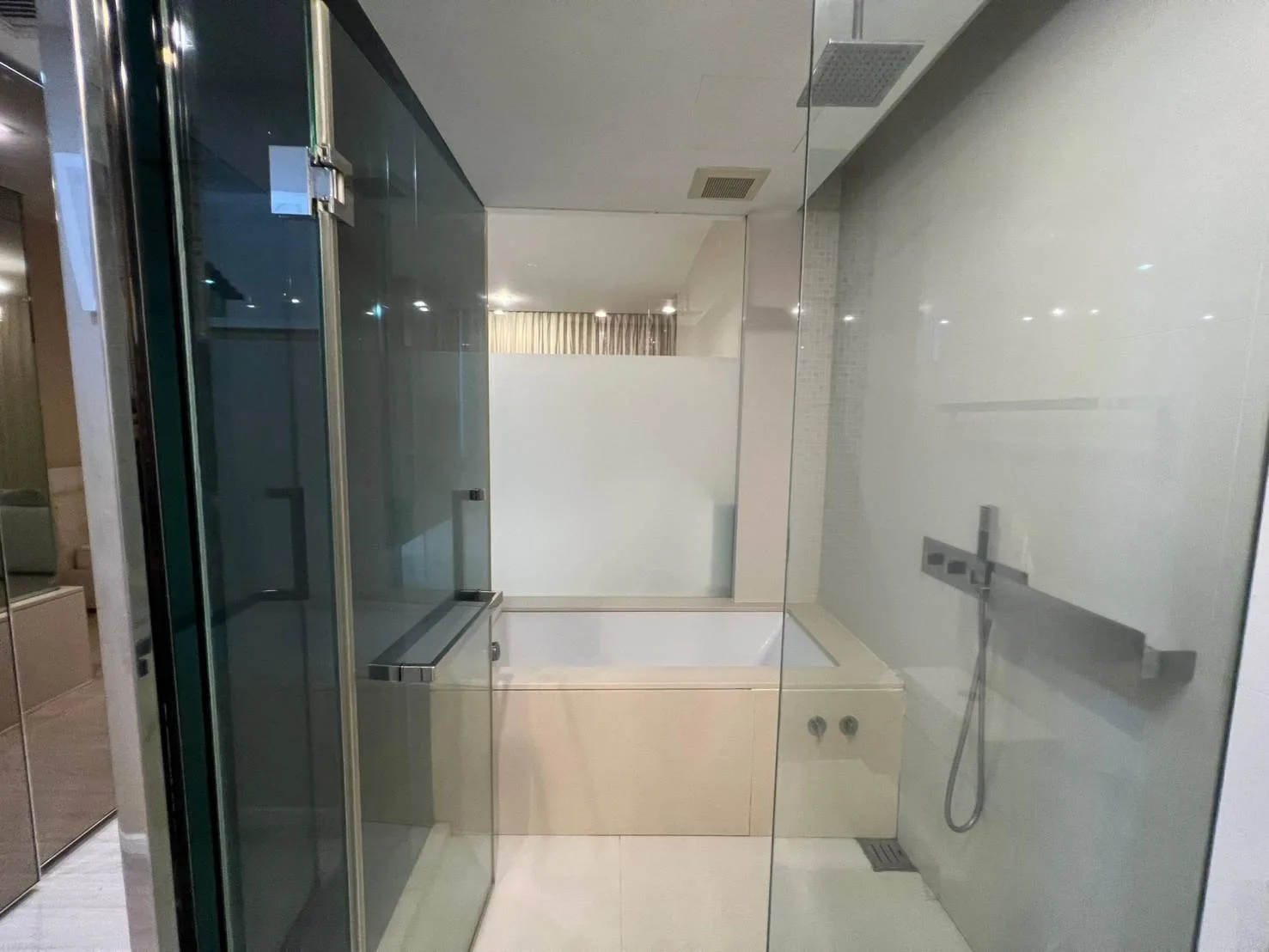 Property photos for The Room Sukhumvit 21