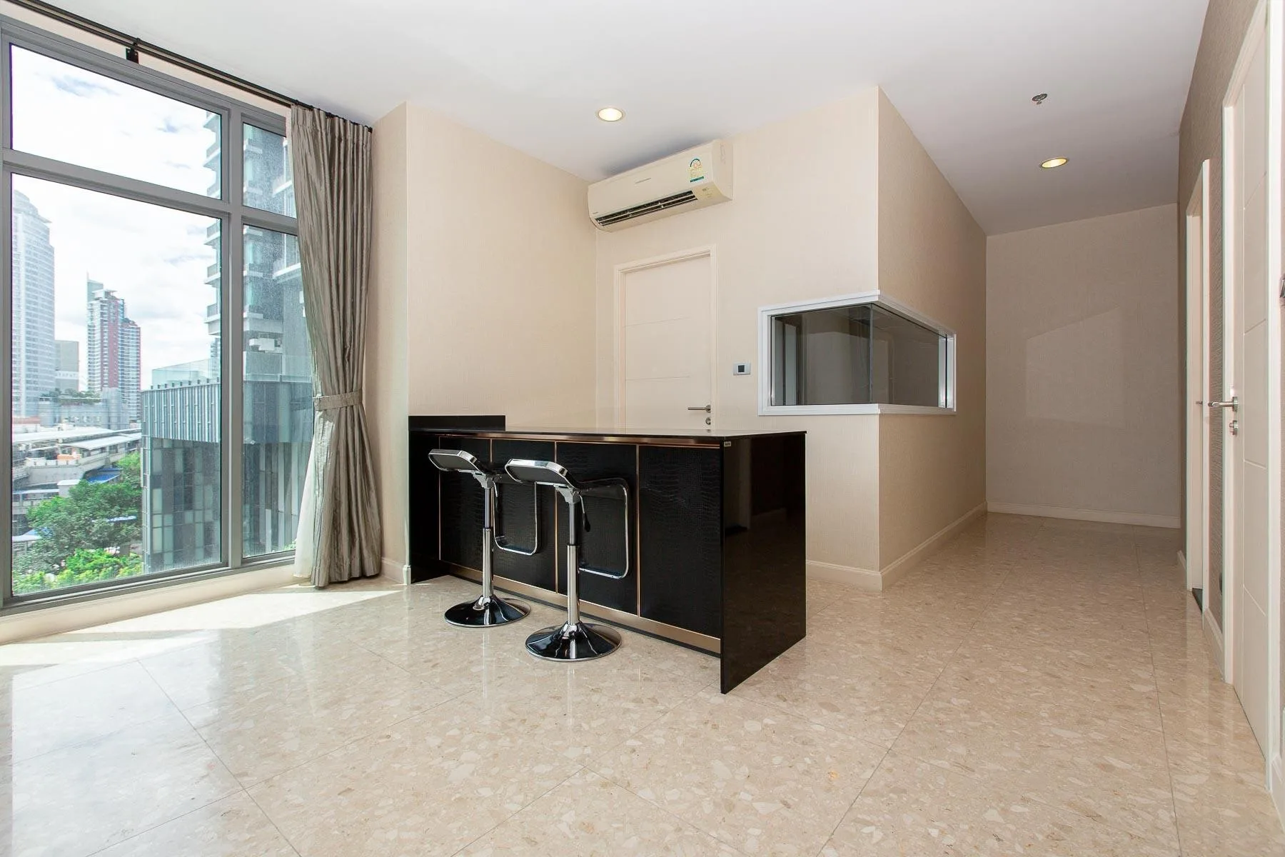 Property photos for The Crest Sukhumvit 34