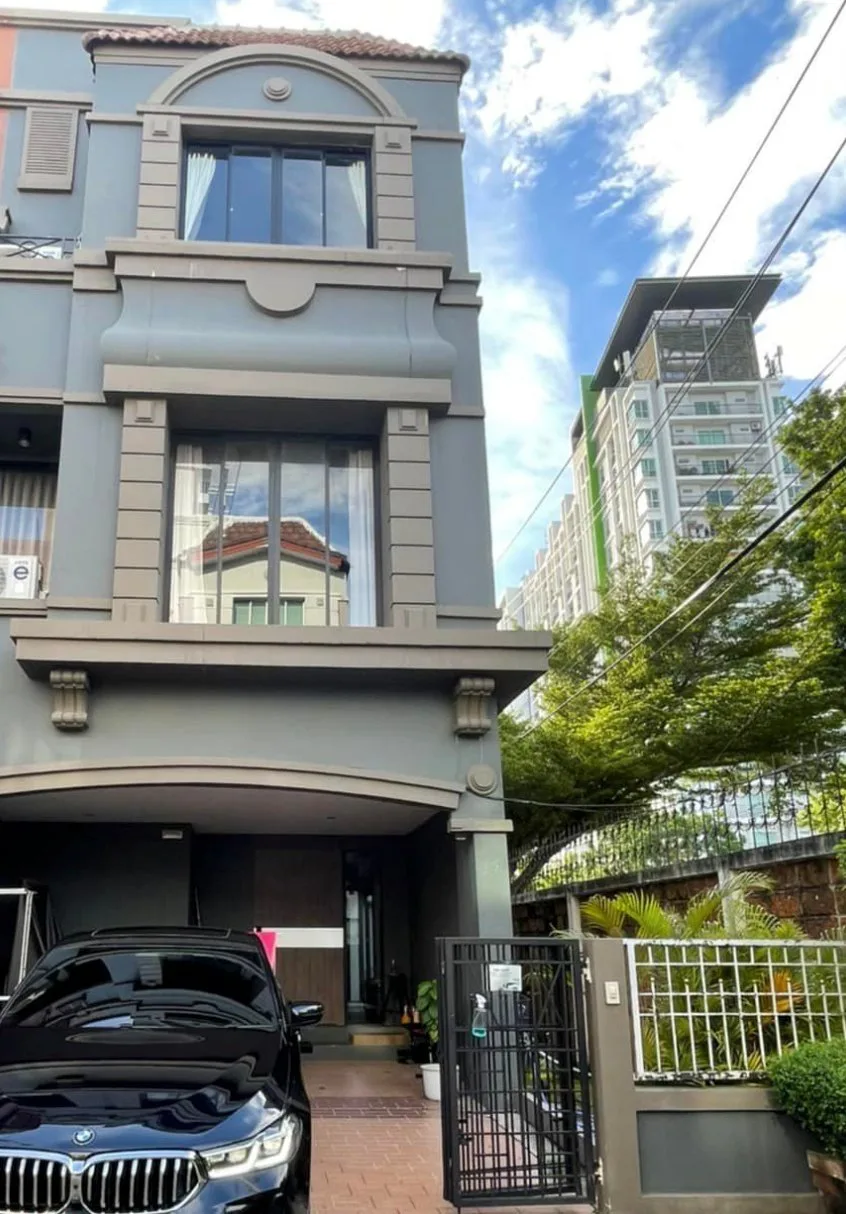 Property photos for Baan Klang Meuang British Town Srinakarin