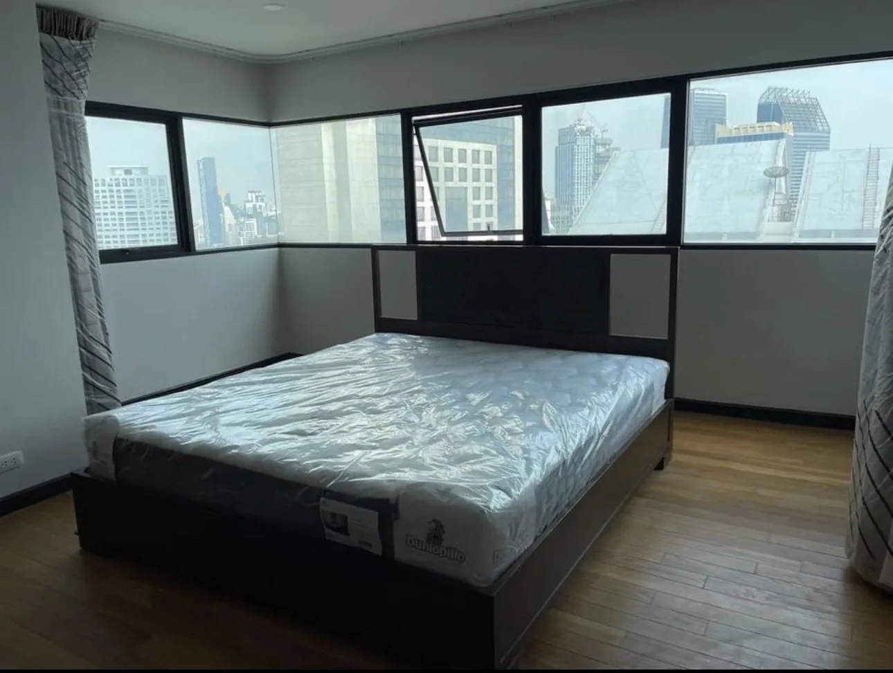 Property photos for Sathorn Gardens