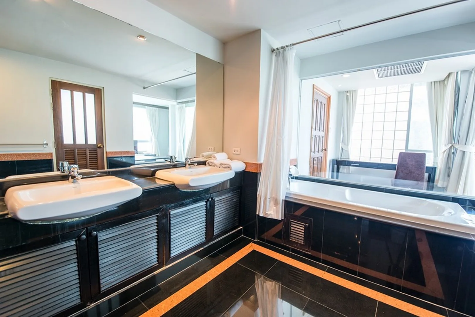 Property photos for Baan Thirapa