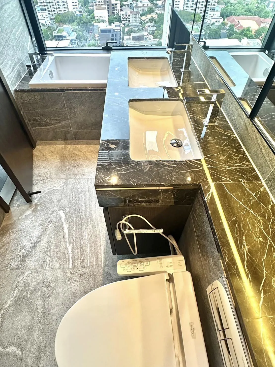 Property photos for The Esse Sukhumvit 36