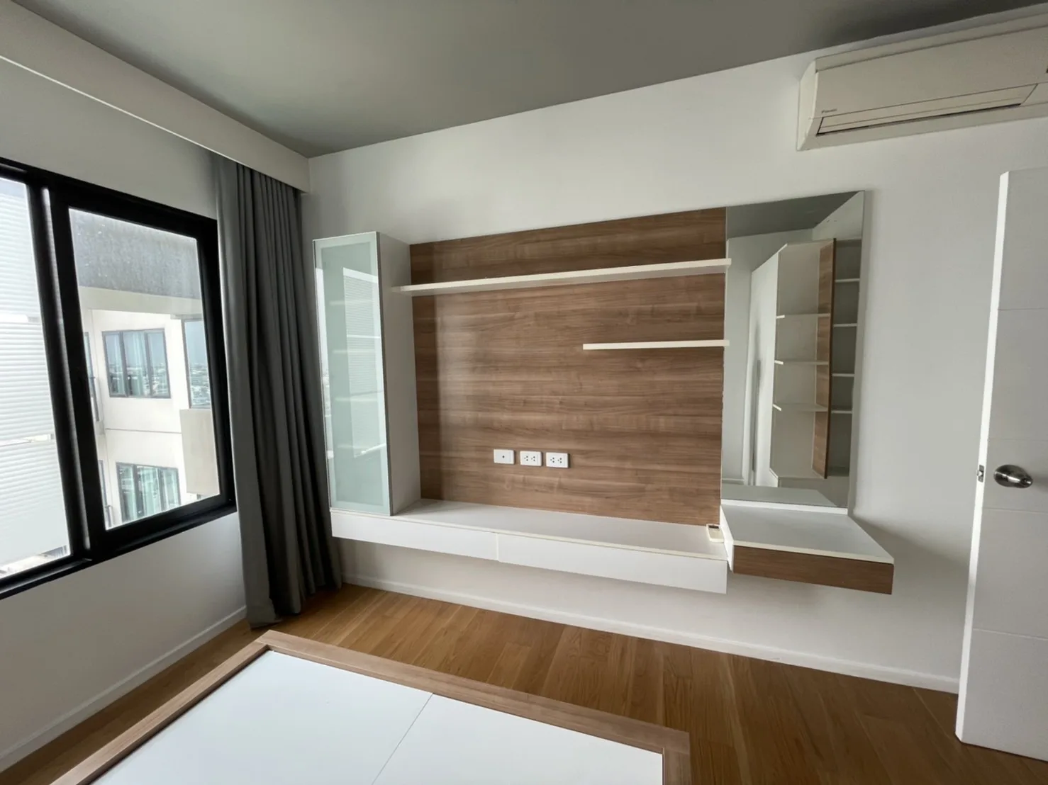 Property photos for Blocs 77