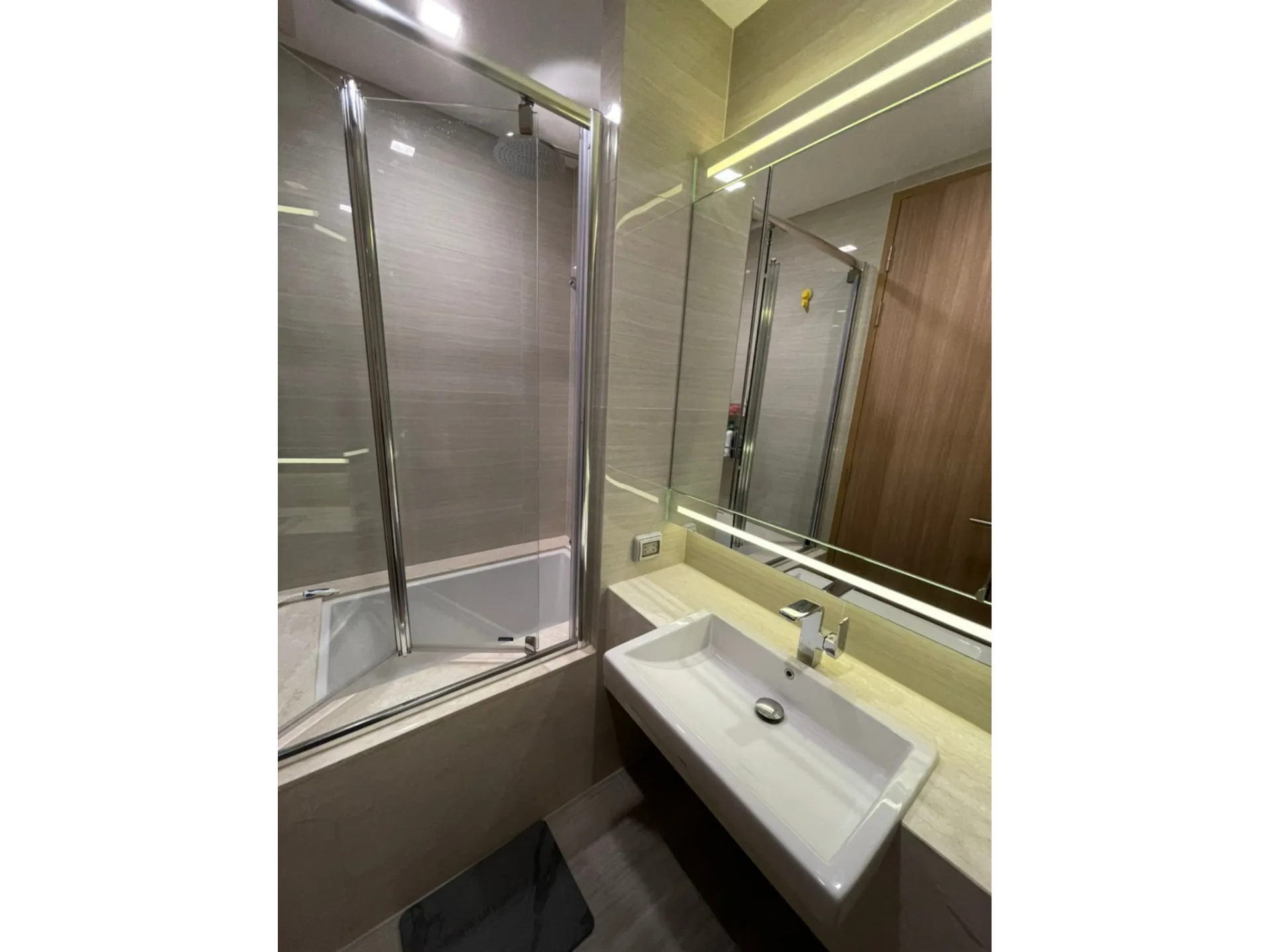Property photos for Noble BE 33