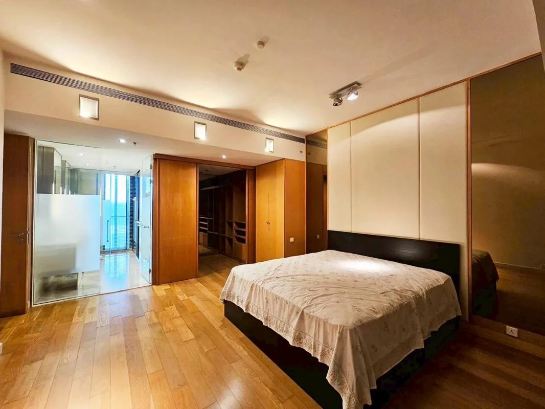 Property photos for The Met