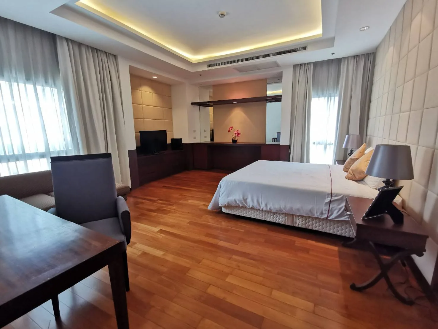 Property photos for Royal Residence Park