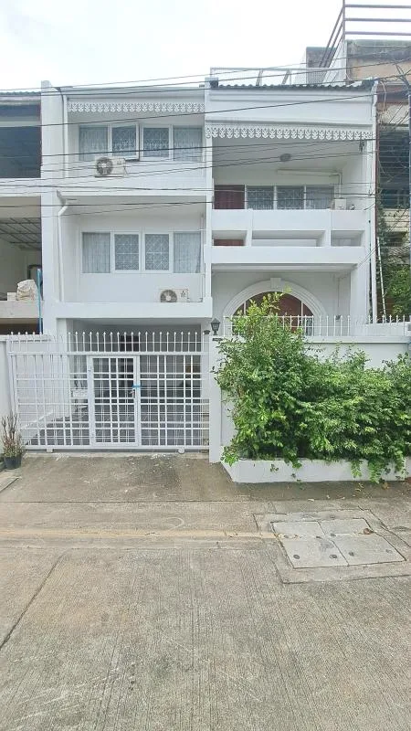 Property photos for Townhouse Soi Prasoet Di