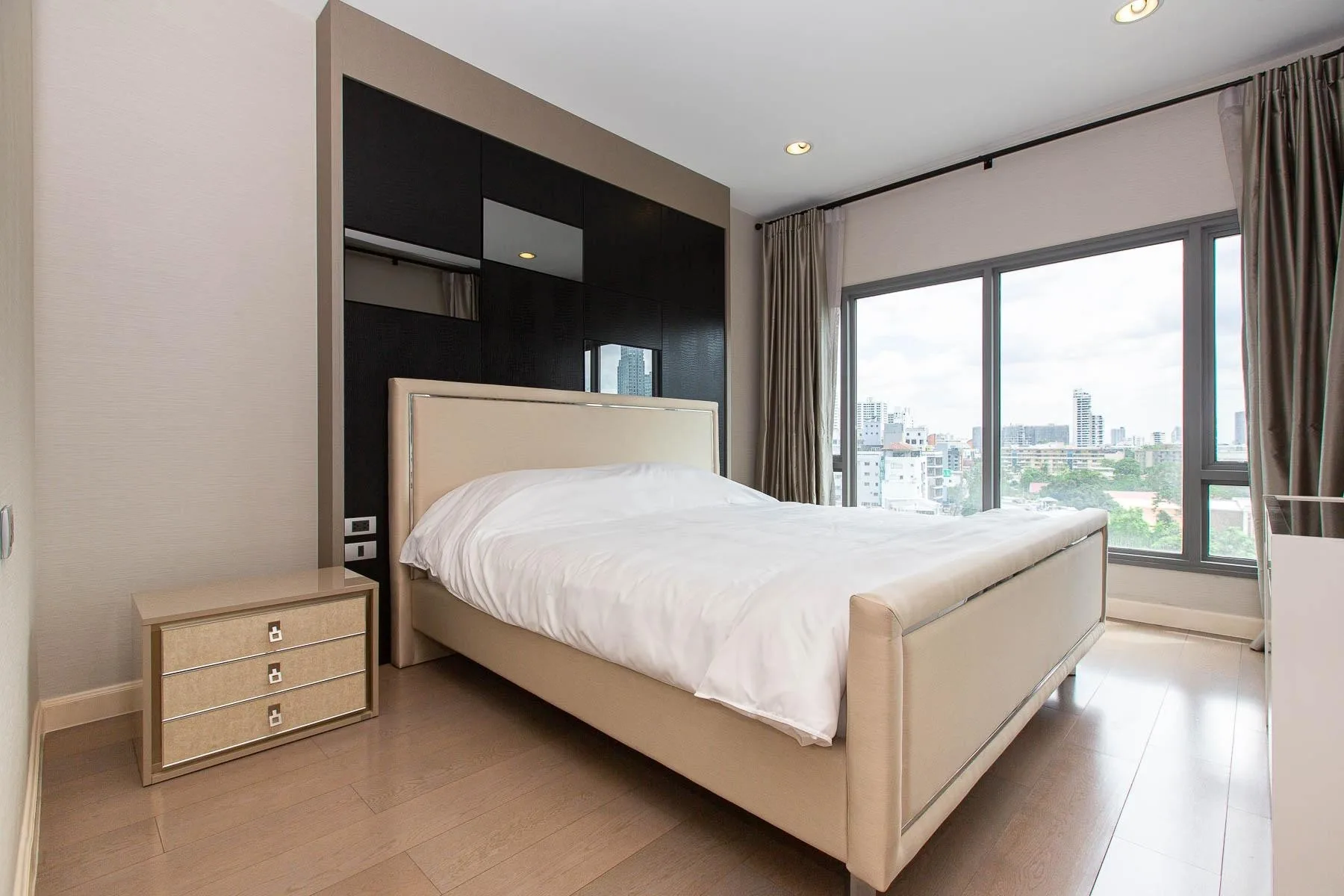 Property photos for The Crest Sukhumvit 34